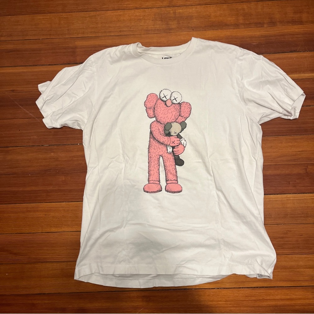 Kaws x Uniqlo T Shirt - Size Large